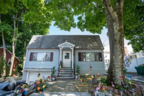 597 Spacious, Cozy 5BR Apartment in Medford